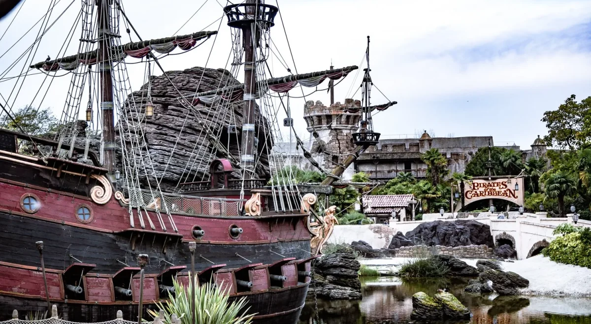 dlp-halloween-2024-23_5409307898 Zona de piratas en Adventureland