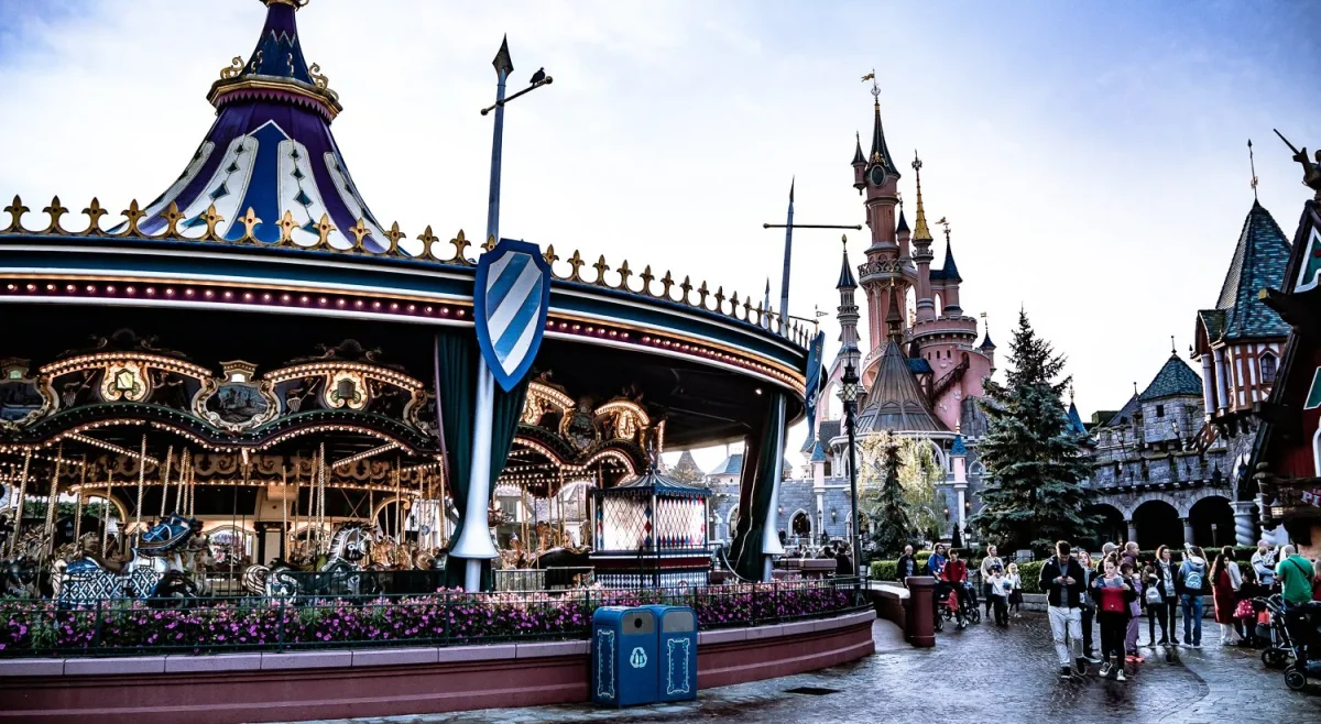 dlp-halloween-2024-60_5409282593 Carrousel of lancelot de Fantasyland